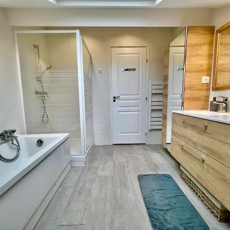 Cannes, A 500 M, Maison Rare