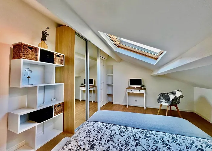 Cannes, A 500 M, Maison Rare * كان
