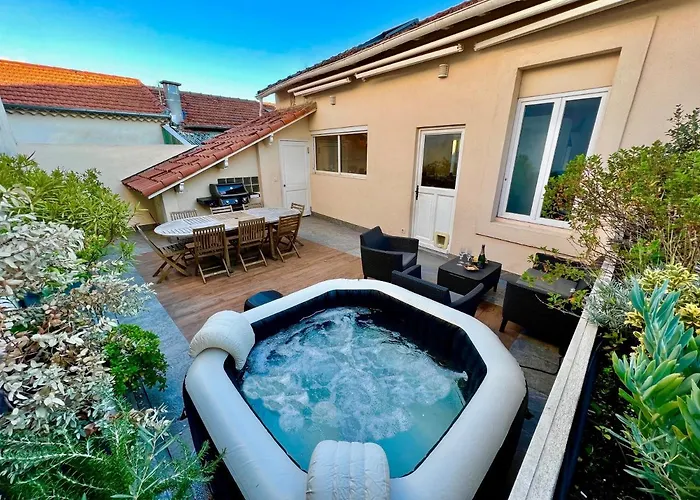 Cannes, A 500 M, Maison Rare * كان