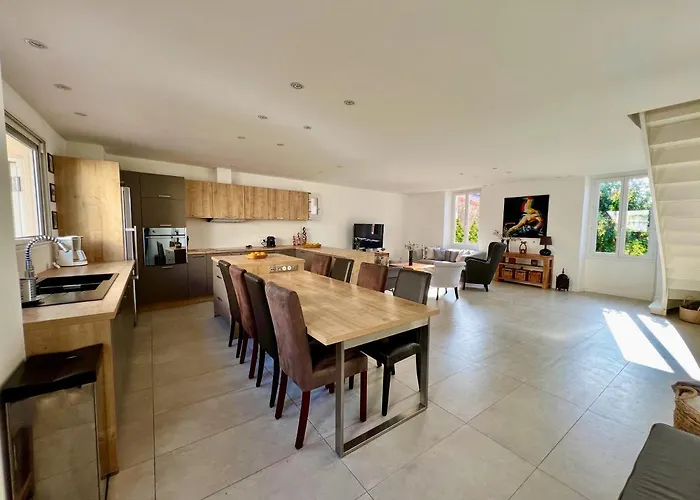 Cannes, A 500 M, Maison Rare * קאן