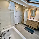Cannes, à 500 M, Maison Rare